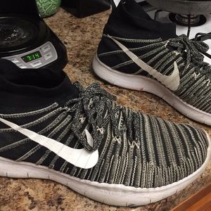 Flynit Nike free 👟